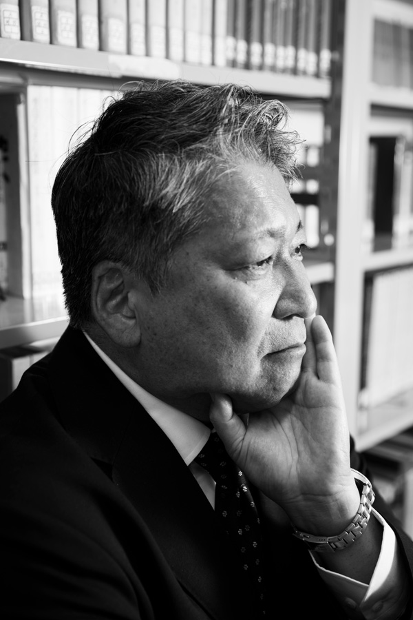 文学学術院 文学部 教授 長﨑潤一